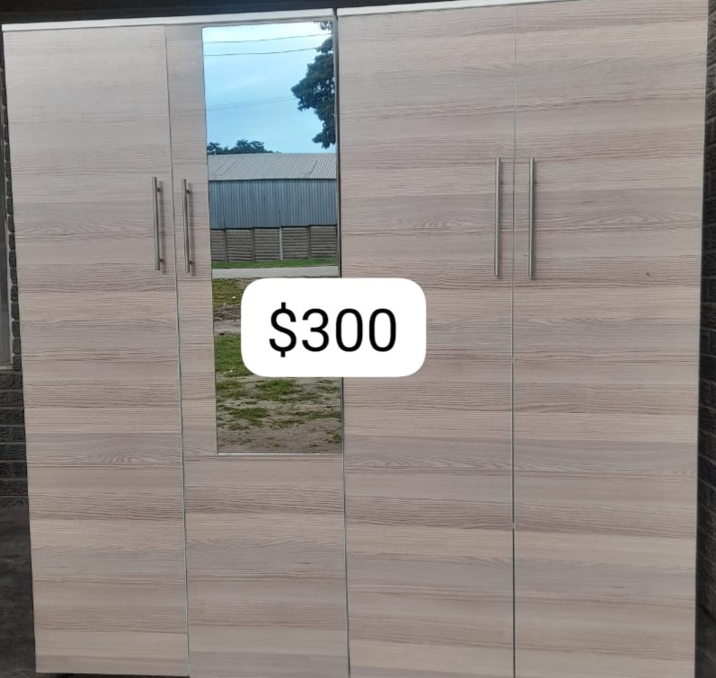 4-Door Wardrobe with Mirror