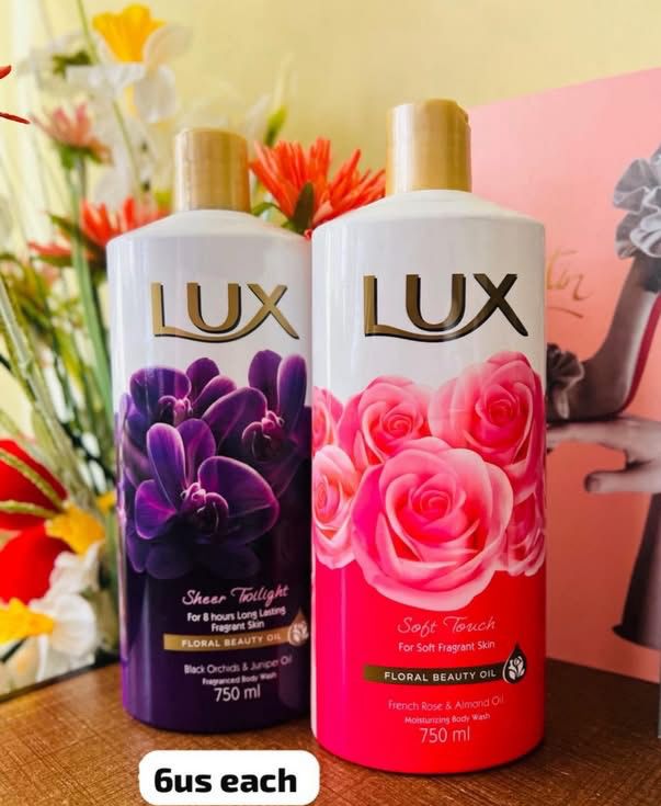LUX Floral Beauty Oil Body Wash
